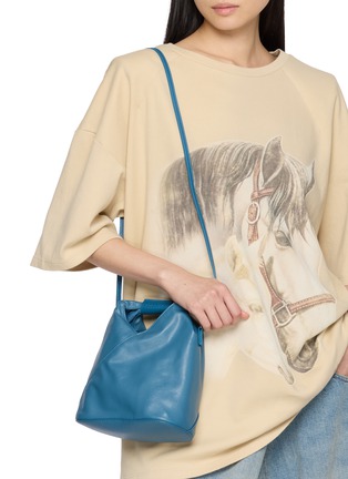 模特儿示范图 - 点击放大 - MM6 MAISON MARGIELA - Japanese Leather Crossbody Bag