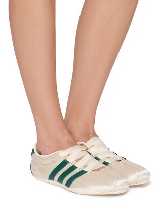 模特儿示范图 - 点击放大 - ADIDAS - Tokyo MJ Women's Sneakers