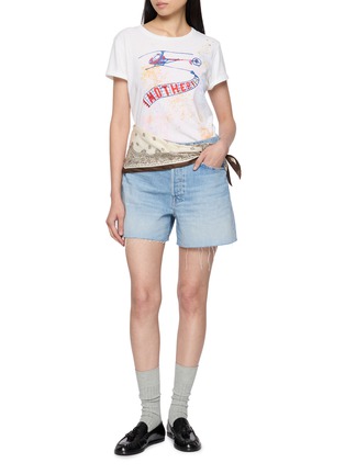 模特儿示范图 - 点击放大 - MOTHER - The Extra Mile Short Fray Cotton Denim Shorts