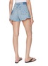 背面 - 点击放大 - MOTHER - The Flutter Fray Light Wash Shorts
