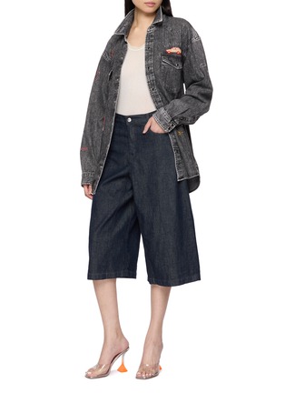 模特儿示范图 - 点击放大 - MOTHER - Exes And Ohs Embroidered Cotton Denim Shirt