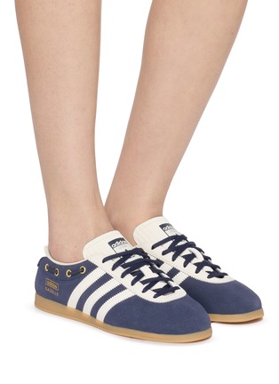 模特儿示范图 - 点击放大 - ADIDAS - Gazelle Lo Pro Unisex Sneakers