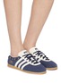模特儿示范图 - 点击放大 - ADIDAS - Gazelle Lo Pro Unisex Sneakers