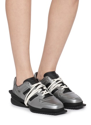 模特儿示范图 - 点击放大 - ADIDAS - Forum SQ Women's Sneakers