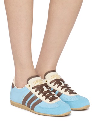 模特儿示范图 - 点击放大 - ADIDAS - Changle Unisex Sneakers