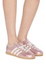 模特儿示范图 - 点击放大 - ADIDAS - Gazelle Lo Pro Unisex Sneakers