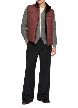 模特儿示范图 - 点击放大 - FABIO GAVAZZI - Padded Reversible Cashmere Mink Vest