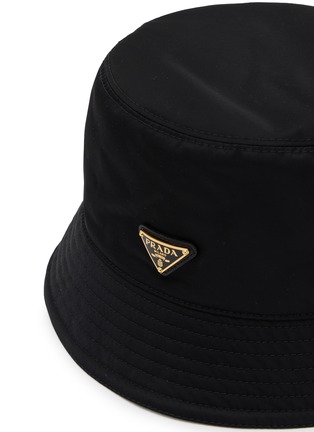细节 - 点击放大 - PRADA - Enamelled Logo Re-Nylon Bucket Hat