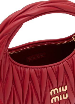 细节 - 点击放大 - MIU MIU - Wander Matelassé Leather Hobo Bag