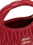 细节 - 点击放大 - MIU MIU - Wander Matelassé Leather Hobo Bag
