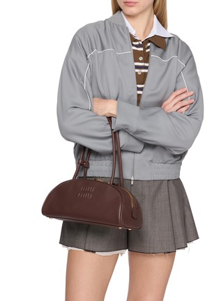 模特儿示范图 - 点击放大 - MIU MIU - Medium Beau Bowling Leather Shoulder Bag