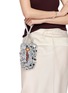 模特儿示范图 - 点击放大 - ANYA HINDMARCH - Nurofen Sequin Mini Bucket Bag