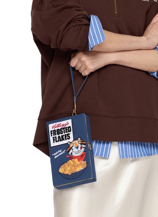 模特儿示范图 - 点击放大 - ANYA HINDMARCH - Kellogs Frosted Flakes Clutch Bag