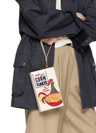 模特儿示范图 - 点击放大 - ANYA HINDMARCH - Kellogs Corn Flakes Clutch Bag