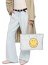 模特儿示范图 - 点击放大 - ANYA HINDMARCH - I Am A Plastic Bag Wink Tote Bag