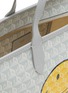 细节 - 点击放大 - ANYA HINDMARCH - I Am A Plastic Bag Wink Crossbody Bag