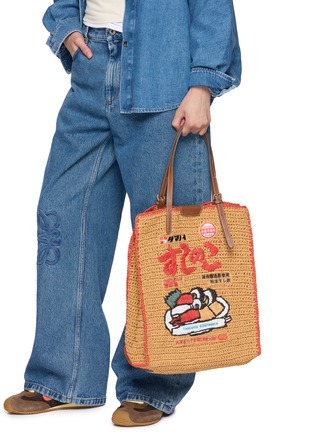 模特儿示范图 - 点击放大 - ANYA HINDMARCH - Sushi No Ko N/S Raffia Tote Bag