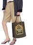 模特儿示范图 - 点击放大 - ANYA HINDMARCH - Filippo Berio N/S Raffia Tote Bag