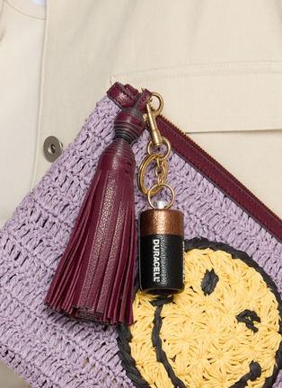 正面 -点击放大 - ANYA HINDMARCH - Duracell Leather Charm