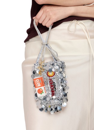 模特儿示范图 - 点击放大 - ANYA HINDMARCH - McVitie's Club Orange Leather Charm