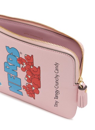 细节 - 点击放大 - ANYA HINDMARCH - Nerds Leather Loose Pocket