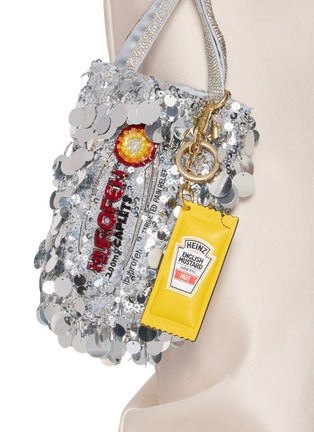正面 -点击放大 - ANYA HINDMARCH - Heinz Mustard Leather Keyring Charm