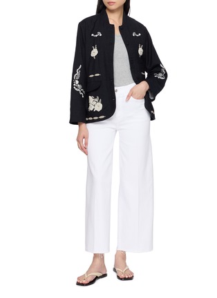 模特儿示范图 - 点击放大 - AODRESS - Phils Floral Embroidered Velvet Short Jacket