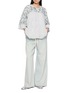 模特儿示范图 - 点击放大 - AODRESS - Floral Embroidered Velvet Bolero Jacket