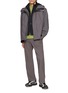 模特儿示范图 - 点击放大 - GOLDWIN - Barite 2L Hooded Shell Jacket