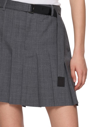  - SACAI - 褶裥腰带不对称西装短裤