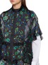  - SACAI - 印花荷叶袖抽绳拼接上衣