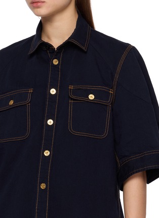  - SACAI - 撞色明线短袖牛仔衬衫