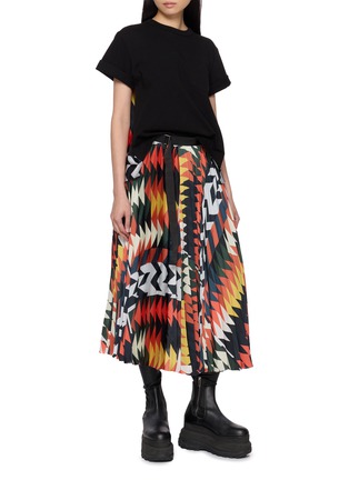 模特儿示范图 - 点击放大 - SACAI - X A.P.C. 褶裥拼接短袖 T 恤