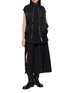 模特儿示范图 - 点击放大 - SACAI - Hybrid Nylon Suting Midi Skirt