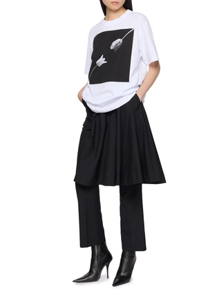 模特儿示范图 - 点击放大 - SACAI - x Robert Mapplethor Flower Print Short Sleeve Unisex T-Shirt