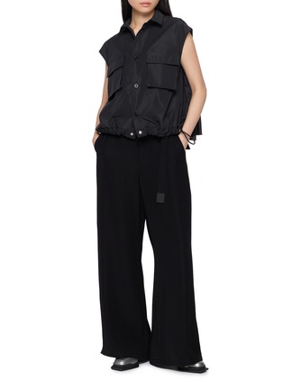模特儿示范图 - 点击放大 - SACAI - Pleated Back Taffeta Satin Shirt
