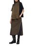模特儿示范图 - 点击放大 - SACAI - Short Sleeve Satin Jersey Blouse