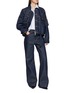 模特儿示范图 - 点击放大 - SACAI - X Levi's Belted Flared Leg Denim Jeans