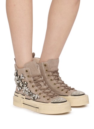 模特儿示范图 - 点击放大 - NAN-KU COUTURE - Embellished High Top Women's Sneakers