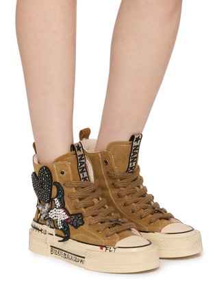 模特儿示范图 - 点击放大 - NAN-KU COUTURE - Embellished High Top Women's Sneakers