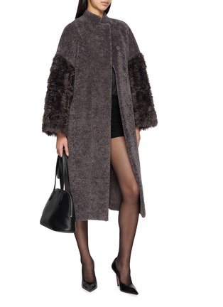模特儿示范图 - 点击放大 - VALENTINI 1972 - Pacaia Belted Coat