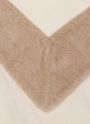 细节 –点击放大 - ABYSS & HABIDECOR - Portofino Beach Towel — Ecru On Taupe
