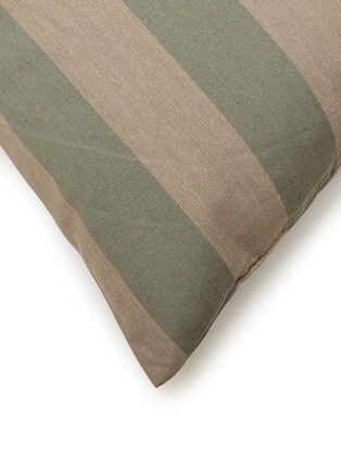 细节 –点击放大 - GARDEN GLORY - Big Striped Outdoor Pillow — Eucalyptus and Beige