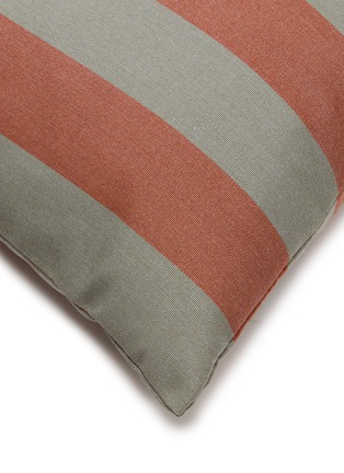 细节 –点击放大 - GARDEN GLORY - Big Striped Outdoor Pillow — Terracotta/Eucalyptus