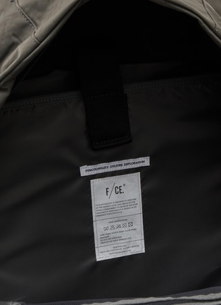 细节 - 点击放大 - F/CE. - Textured Twill Day Pack