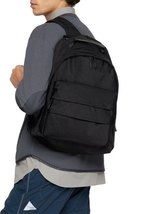 模特儿示范图 - 点击放大 - F/CE. - Textured Twill Day Pack