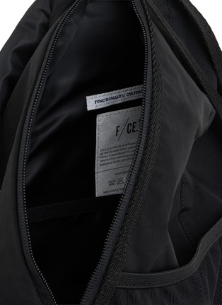 细节 - 点击放大 - F/CE. - Texnic® Drawstring Slinger Bag