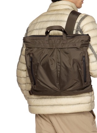 正面 -点击放大 - F/CE. - Helmet 2.0 420 re/cor Three Way Re-Nylon Bag