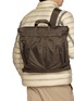 正面 -点击放大 - F/CE. - Helmet 2.0 420 re/cor Three Way Re-Nylon Bag