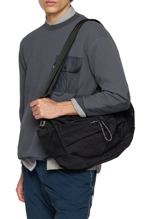 模特儿示范图 - 点击放大 - F/CE. - 2-Way Textured Twill Shoulder Tote Bag